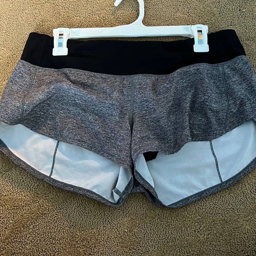 Size 8 2.5” lululemon speed up low rise grey shorts